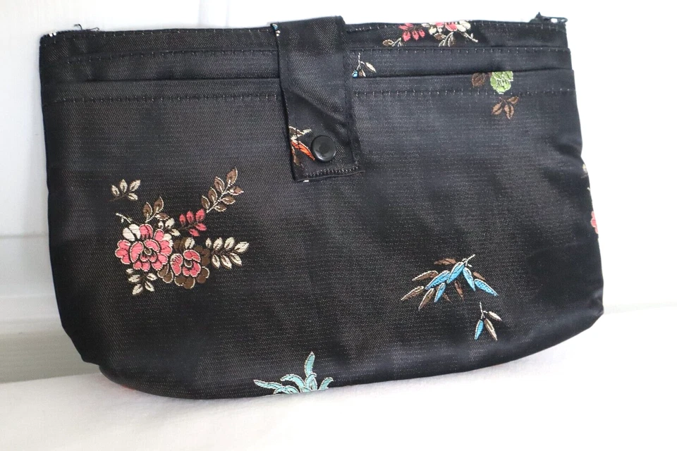 BOLSO DE TELA SEDOSA-TOP CON CREMALLERA-Negro con Flores Cierre a Presión Bolsillo Exterior Foto 1 de 4