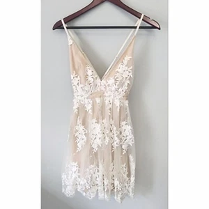 Maniju white lace plunge vneck strappy tulle lined padded dress size small - Picture 1 of 18