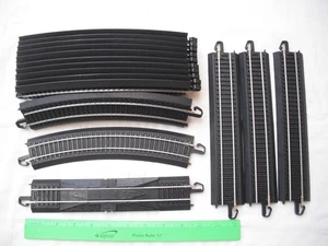 16 Bachmann schwarz E-Z Gleis, 9" gerade, Kurve, silberne Schienen, On30 HO Scale - Bild 1 von 10