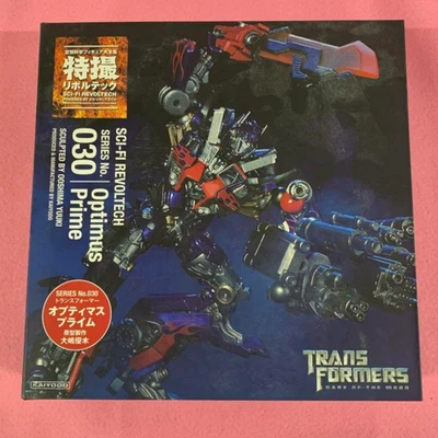 Revoltech SERIES 30 Transformers 3 Dark of the Moon Optimus Prime Figure - Image 1 of 4