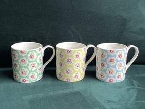 Juego de 3 tazas/tazas de té Cath Kidston Provenza rosa amarillo azul verde - Imagen 1 de 3