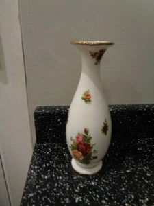 ROYAL ALBERT OLD COUNTRY ROSES BUD VASE - Picture 1 of 2