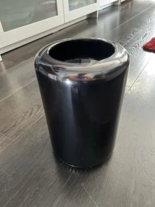 Apple Mac Pro A1481 (2013) PC Tower 1TB SDD 32GB RAM 3.5GHz 6-Core Intel Xeon E5 - Picture 1 of 7