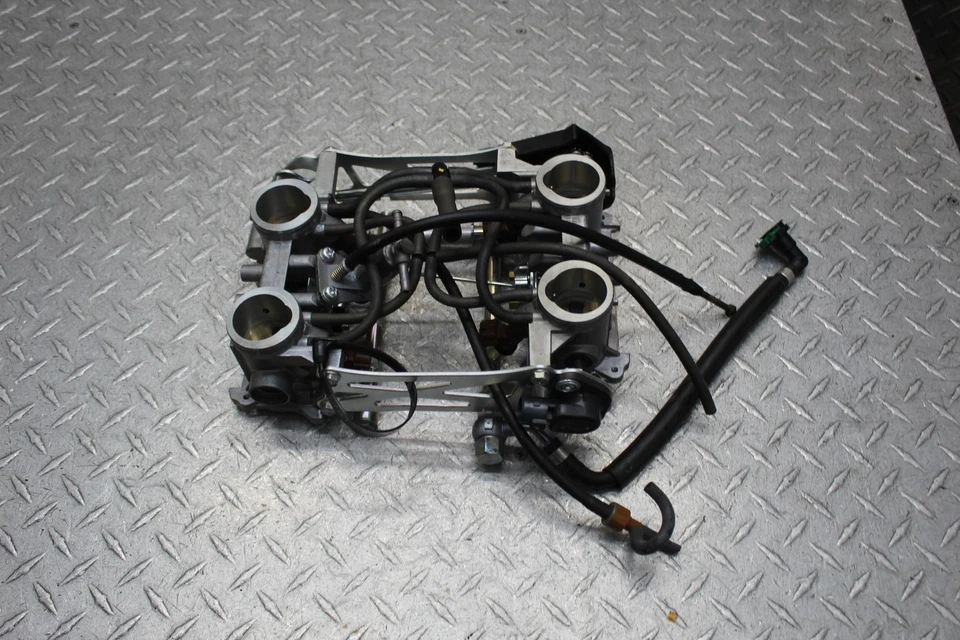 Honda Interceptor 800 VFR800 2015 inyectores de combustible principales/cuerpos del acelerador Foto 1 de 4