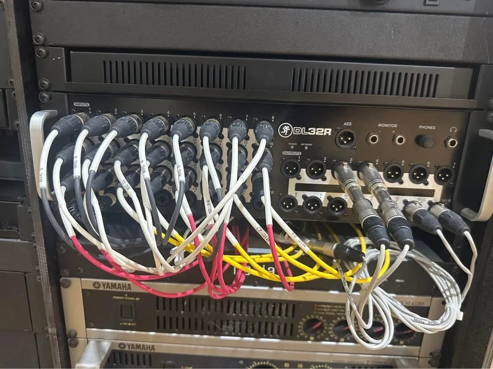 Mezclador digital Mackie DL32R de 32 canales para montaje en rack Foto 1 de 1