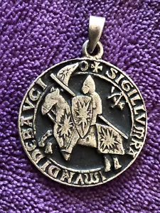 Superbe pendentif en argent des seigneurs des Baux de Provences 1930 - templiers - Foto 1 di 2