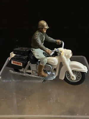 Britains #9692 Sheriff  Harley Davidson Motorcycle 1/32 scale  - Image 1 of 4