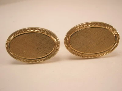 Gemelos AVON lisos de diseño simple acabado mate ovalado tono dorado vintage Foto 1 de 4