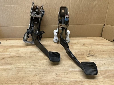 98-04 Nissan Frontier Xterra Manual trans Pedal assembly Brake Clutch READ DESCR - Image 1 of 4