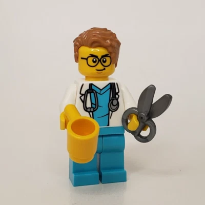 LEGO Minifigure Doctor minifig surgeon hospital ER scrubs City Sandy Brown Hair - Image 1 of 4