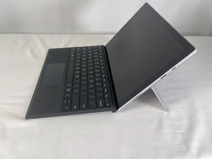 Microsoft Surface Pro 7+ i5 11 Gen 8GB 256GB SSD No OS Iris XE - Afbeelding 1 van 5