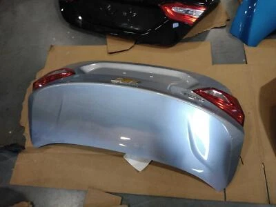 Tapa de cubierta usada se adapta a: Chevrolet Cruze 2018 sedán sin alerón grado A Foto 1 de 4