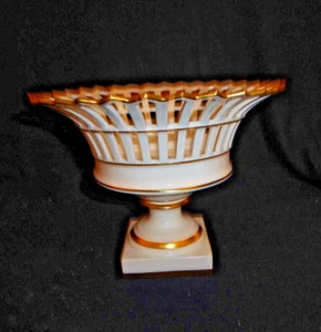 KPM Berlin Tafelaufsatz mit Goldverzierungen , TOP , Schinkelkorb , 24301 - Bild 1 von 15