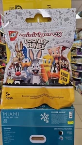 Lego Looney Tunes Minifigures Oversized Shop Display BNIB - Picture 1 of 1