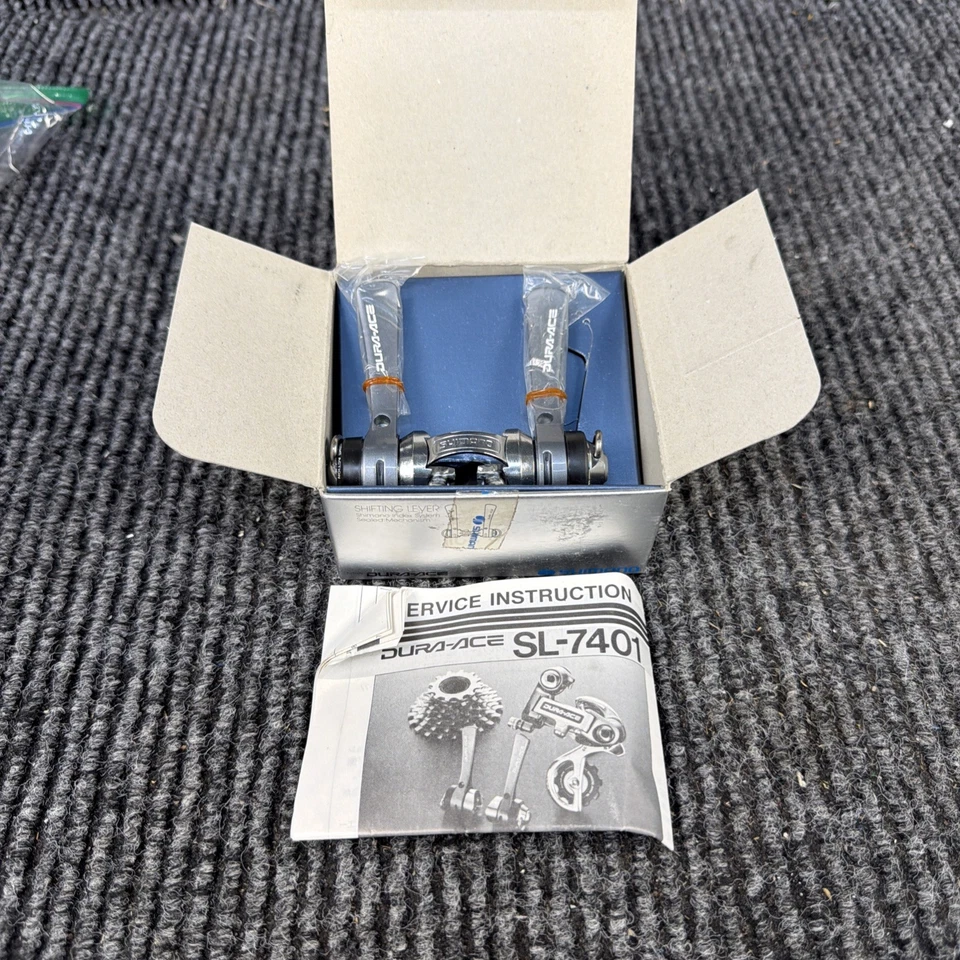 Nuevo en caja Cambios de tubo descendente Shimano Dura Ace SL-7401 índice de siete velocidades  Foto 1 de 4