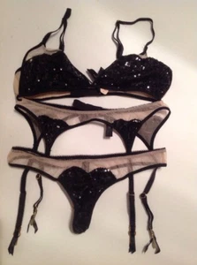 Victoria's Secret Conjunto de Tanga Bralette Lentejuelas Nuevo con Etiquetas S,Xs Vacaciones Nuevo con Etiquetas 4 piezas - Imagen 1 de 12