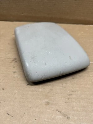 2006 2007 2008 2009 Legacy & Outback OEM Subaru reposabrazos central reposabrazos central Foto 1 de 4