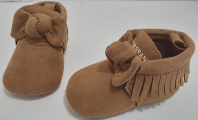 Sapatos de berço Lucky Brand - mocassins com arcos (Sherrie) tamanho 1 ~ 0-3 meses - Imagem 1 de 4