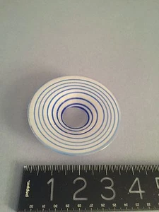 MINT KOSTA BODA MINIATURE ART GLASS PLATE SWIRL SIGNED ULRICA HYNDMAN VALLIEN - Picture 1 of 3