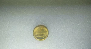 AH1404-1984 Egypt 1 Piastre, Pyramid Of Giza, KM-553.1, Aluminum-Bronze 18. mm - Picture 1 of 2