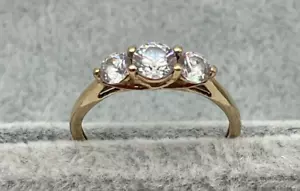 9ct Gold Ring 3 Cubic Zirconia Stones Size P Nice Condition N6 - Picture 1 of 9