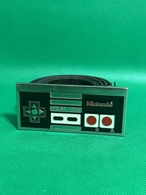 Контроллер Nintendo NES видеоигра вырез пряжка ремня металлический винтажный 2003 классический - Изображение 1 из 4