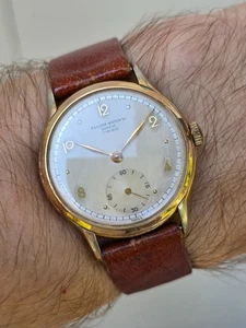 Vintage 1940s Record Watch Co. (Geneva) – Cal. 022-18 – Manual Wind - Picture 1 of 9