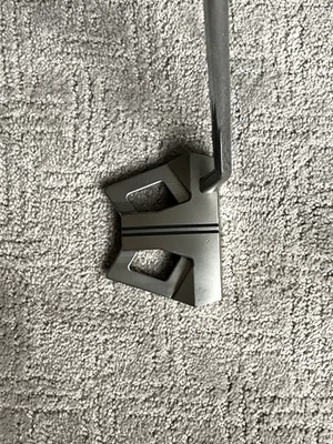 Scotty Cameron 2024 Phantom 9.5 Putter 34" Diestro Con Cubierta de Cabeza Foto 1 de 4