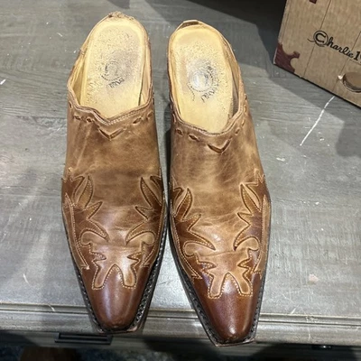 Charlie Horse Botas Tacón Abierto Cerámica Bomber Mule 6B Leer Foto 1 de 4