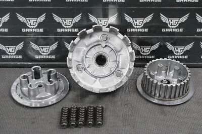 2004 YAMAHA 01-07 YZ250F FABRICANTE DE EQUIPAMENTO ORIGINAL CESTA DE EMBREAGEM COMPLETA CUBO PLACA DE CUBO DE PRESSÃO - Imagem 1 de 4