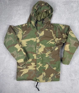 Abrigo militar de EE. UU. Alpha Industries Woodland clima frío MED chaqueta de campo camuflaje  - Imagen 1 de 12