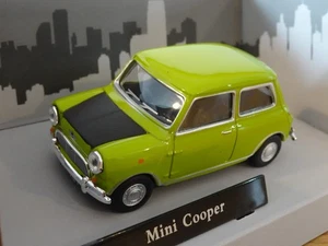 CARARAMA MR BEAN (TV SERIES & FILM) MINI GREEN & BLACK CAR MODEL 4-41690 1:43 - Picture 1 of 3