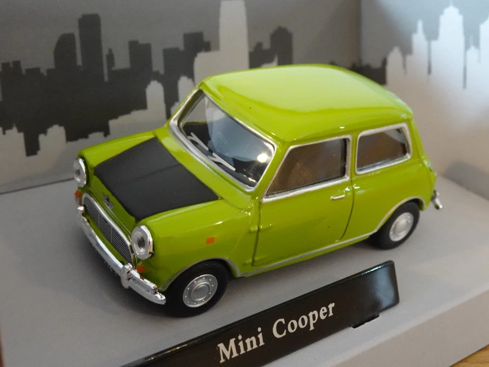 CARARAMA MR BEAN (TV SERIES & FILM) MINI GREEN & BLACK CAR MODEL 4-41690 1:43 - Image 1 of 3