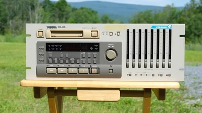 Tascam DA-88 8-Channel Digital Multitrack Audio Recorder -- FOR PARTS - Image 1 of 4