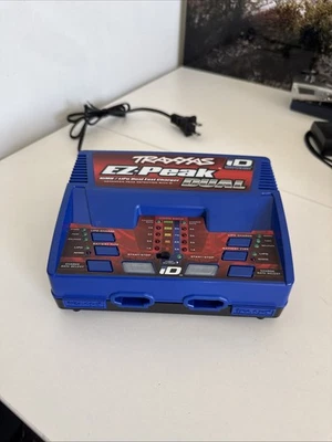 Traxxas 2972 EZ-Peak DUAL Output Auto-iD LiPo NiMH NiCad Charger AL1 - Image 1 of 4