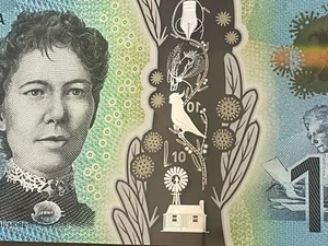 2017 $10 AA17 First Prefix Australian Banknote Almost Uncirculated Ten Dollar AA - Picture 1 of 6