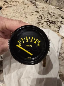 PORSCHE 944 VDO OIL PRESSURE GAUGE 94464111700 OEM date 10.84 FREE SHIPPING - Picture 1 of 9