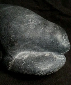 Vintage Innuit Eskimo primitive art grey serpentine stone Seal carving, 7.25" - Picture 1 of 11