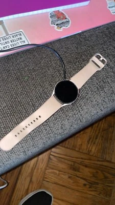 Samsung Galaxy Watch4 40mm R865 GPS + Cellular - Very Good - Image 1 of 4