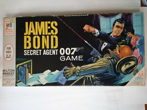 Vintage 1964 James Bond Secret Agent 007 Board Game Missing Dice + 1 Token