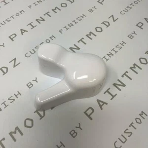 Mk3 Focus alle Varianten inkl. ST RS - Motorhaube Fang Entriegelungsabdeckung - Hochglanzweiß - Bild 1 von 3
