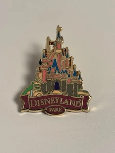 Spilla Disney DLRP 2008 Disneyland Park Paris con Castello Versione Viola #66872 Rara - Foto 1 di 6