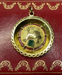 Vintage 18k Yellow Gold Aquarius Taurus Emerald Zodiac Horoscope Charm Pendant - Picture 1 of 13