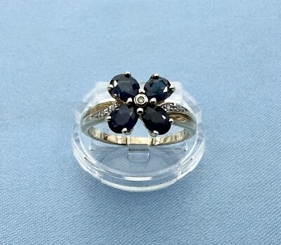 Anillo en racimo de diamantes y zafiro de oro amarillo de 9 quilates, talla M1/2 - N, 2,67 gm Foto 1 de 4