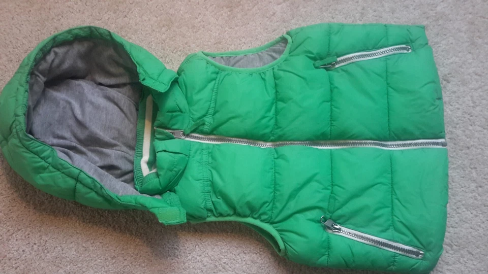H&M Niños Talla 7-8 Y Verde Sin Mangas Extraíble Capucha Puffer Chaleco Chaqueta Usado Foto 1 de 4