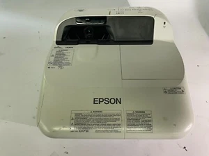 Epson PowerLite 580 3200 Lumens 3LCD Projector 845 Lamp Hours *No Remote* - Picture 1 of 12