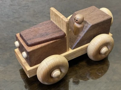 Jeep de juguete de madera vintage hecho a mano con conductor - Madera maciza de 16 cm - Usado Foto 1 de 4