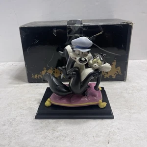 Looney Tunes Spotlight Collection Goebel "Zie Broken Heart of Love" mit Box - Bild 1 von 12
