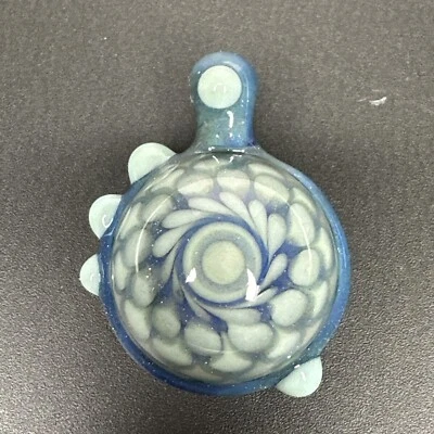 Arte en vidrio hecho a mano borosilicato colgante tonos de azul, remolinos, puntos, murano Foto 1 de 4