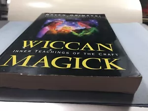 Wiccan Magick: Insegnamenti interiori del mestiere di Raven Grimassi - Foto 1 di 14